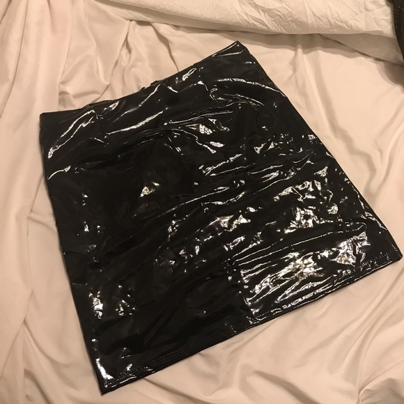 FASHION NOVA-BLACK LATEX MINI SKIRT - Picture 2 of 3